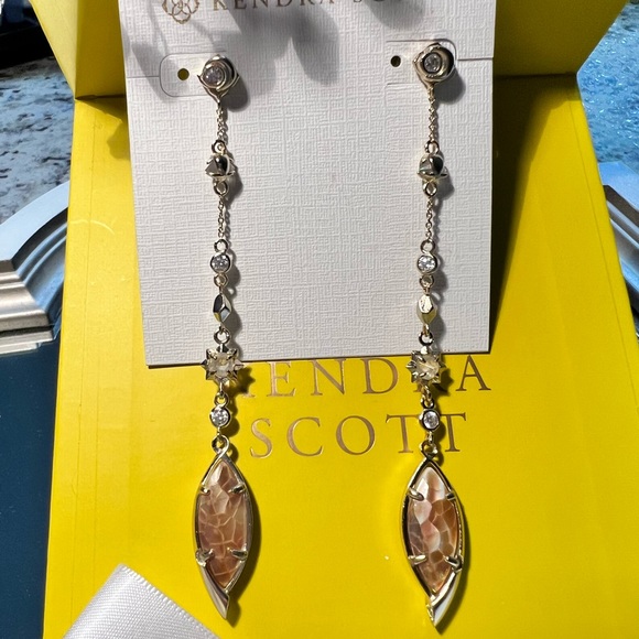 NWOT Kendra Scott Rare & Retired Lane Earrings Brown Pearl & Yellow Gold GORG! - Picture 3 of 10